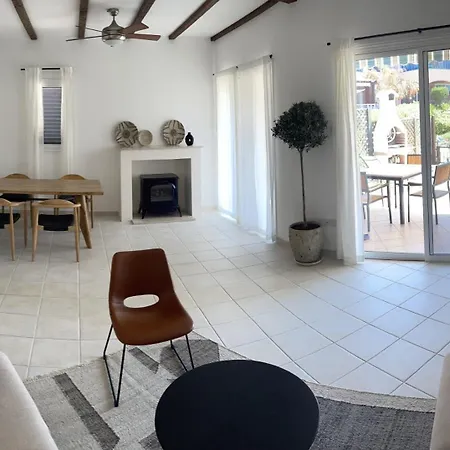 Semesterbostad 3 Bedroom House Regina Gardens *